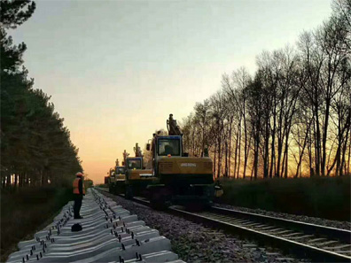 หลายร้อยของเจจี-80L railway ดูแลรักษาเครื่องจักรเป็นประจำอยู่ใน Xinjiang